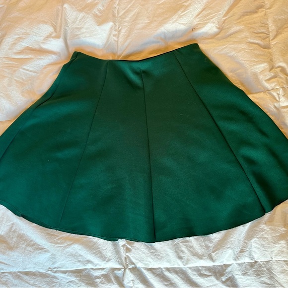 Skater / Dancer Green Skirt 💚 - Picture 3 of 3